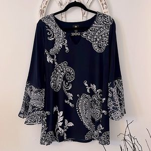 JM Collection blue and white blouse